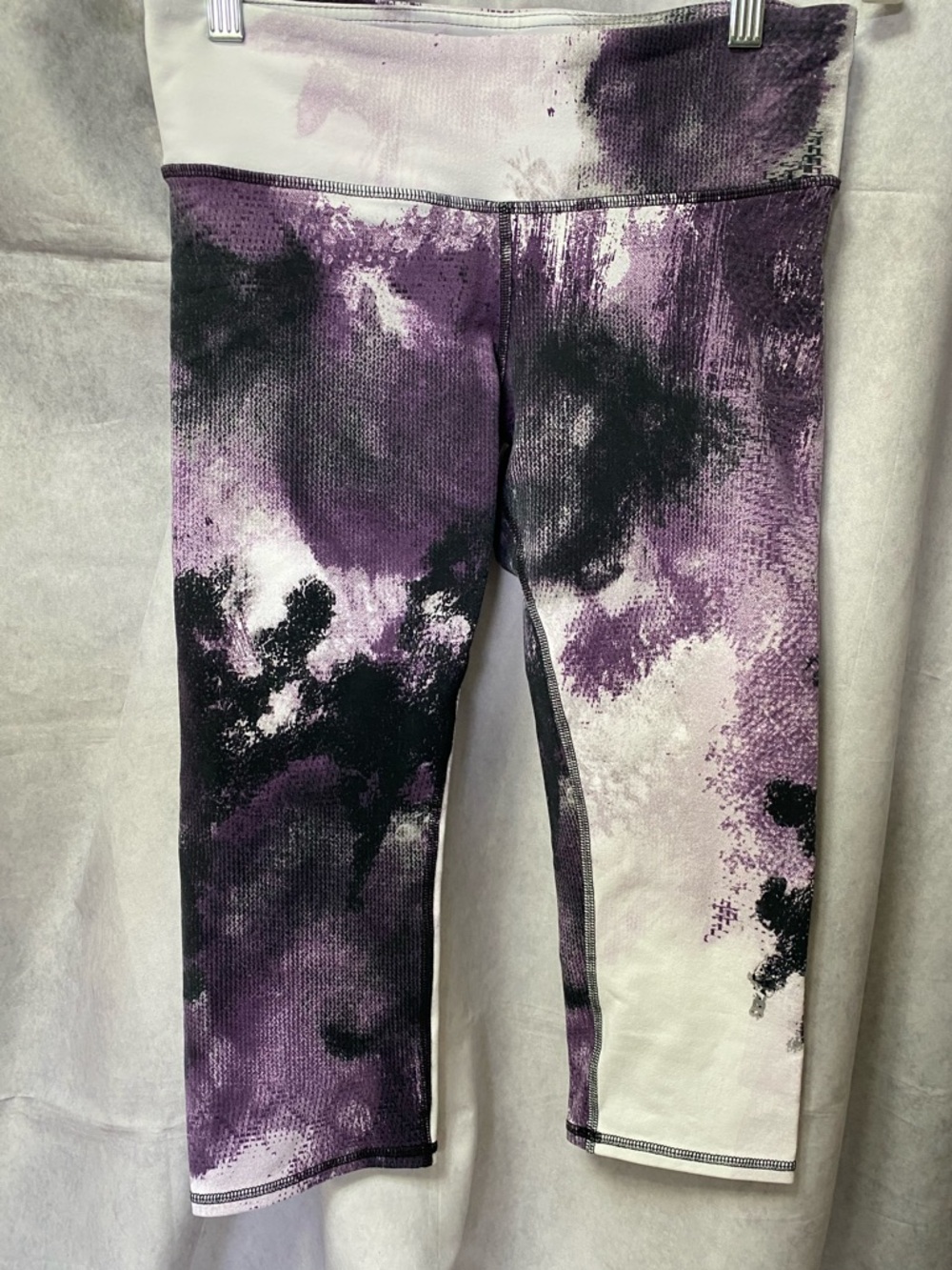 Alo Capri Yoga pants. Medium